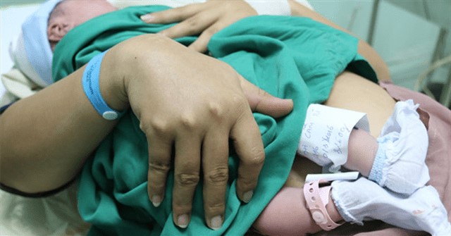 In vòng tay cho trẻ sơ sinh như một “dấu hiệu” nhận biết bé là con của thai phụ nào