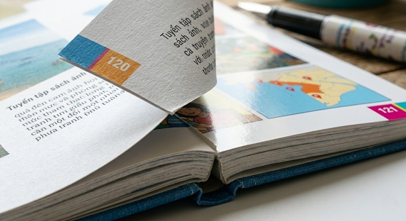 Lựa chọn chất liệu giấy in sách chuẩn mực với giấy Ford, giấy Couche cho ruột sách và giấy Ivory bồi carton cho bìa.