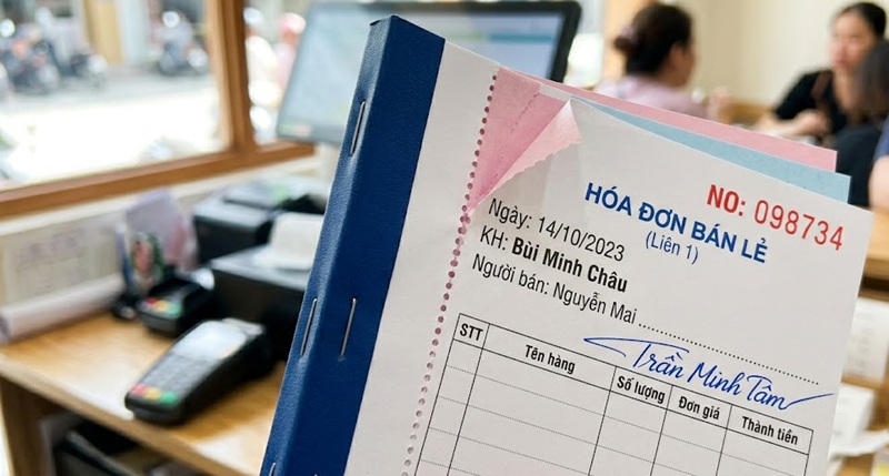 Quy trình gia công chạy số nhảy mực đỏ và cấn răng cưa răng cưa bế rãnh trên biểu mẫu Carbonless
