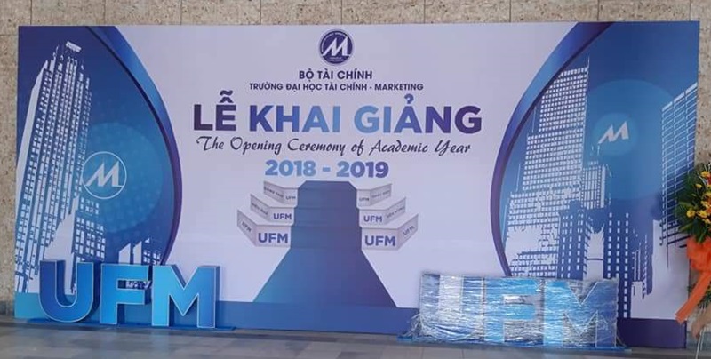 Lắp đặt backdrop tại sự kiện