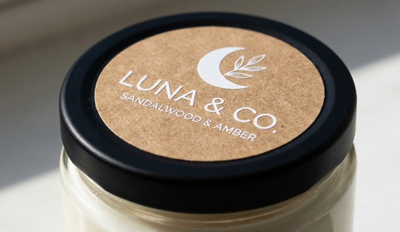 Mẫu in decal giấy kraft mực trắng cao cấp