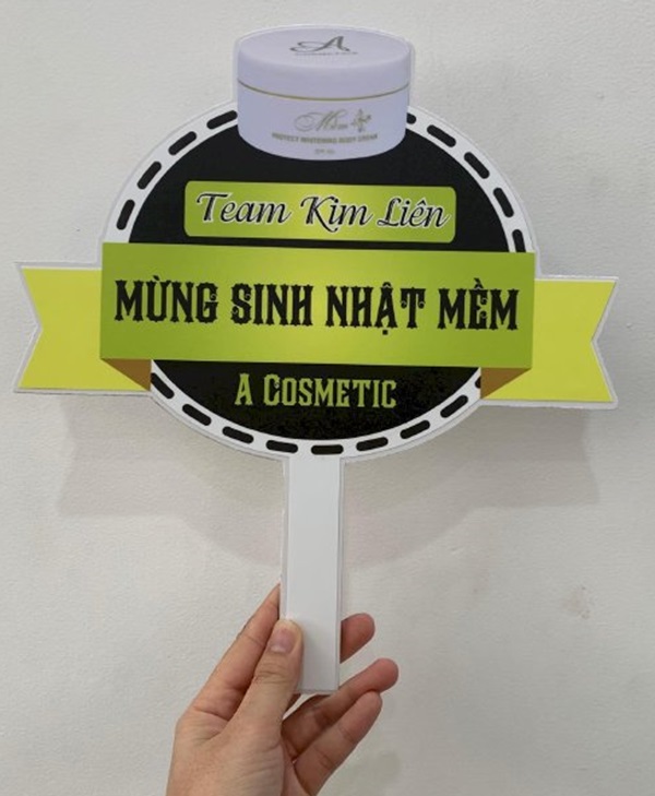 Những mẫu in hashtag cầm tay đẹp