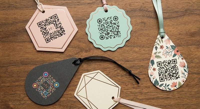 Mẫu thiết kế thẻ treo thông minh có mã QR Code đẹp mắt