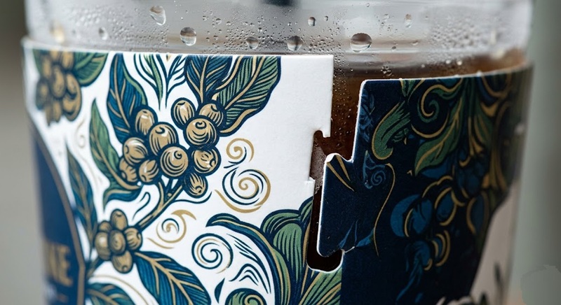 Cận cảnh thiết kế ngàm khóa gài thông minh của đai ly giấy Cận cảnh thiết kế ngàm khóa gài thông minh của đai ly giấy