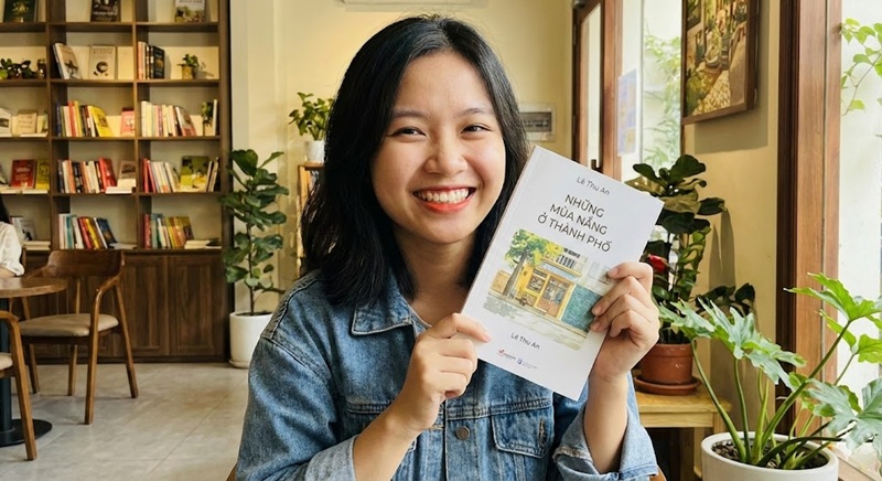 Tác giả trẻ hạnh phúc khi in sách tự xuất bản số lượng ít