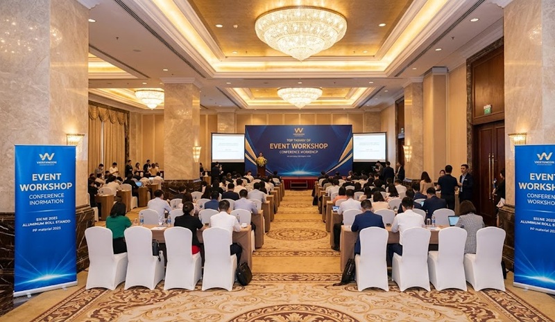 Ứng dụng in PP trong nhà làm standee và backdrop sự kiện